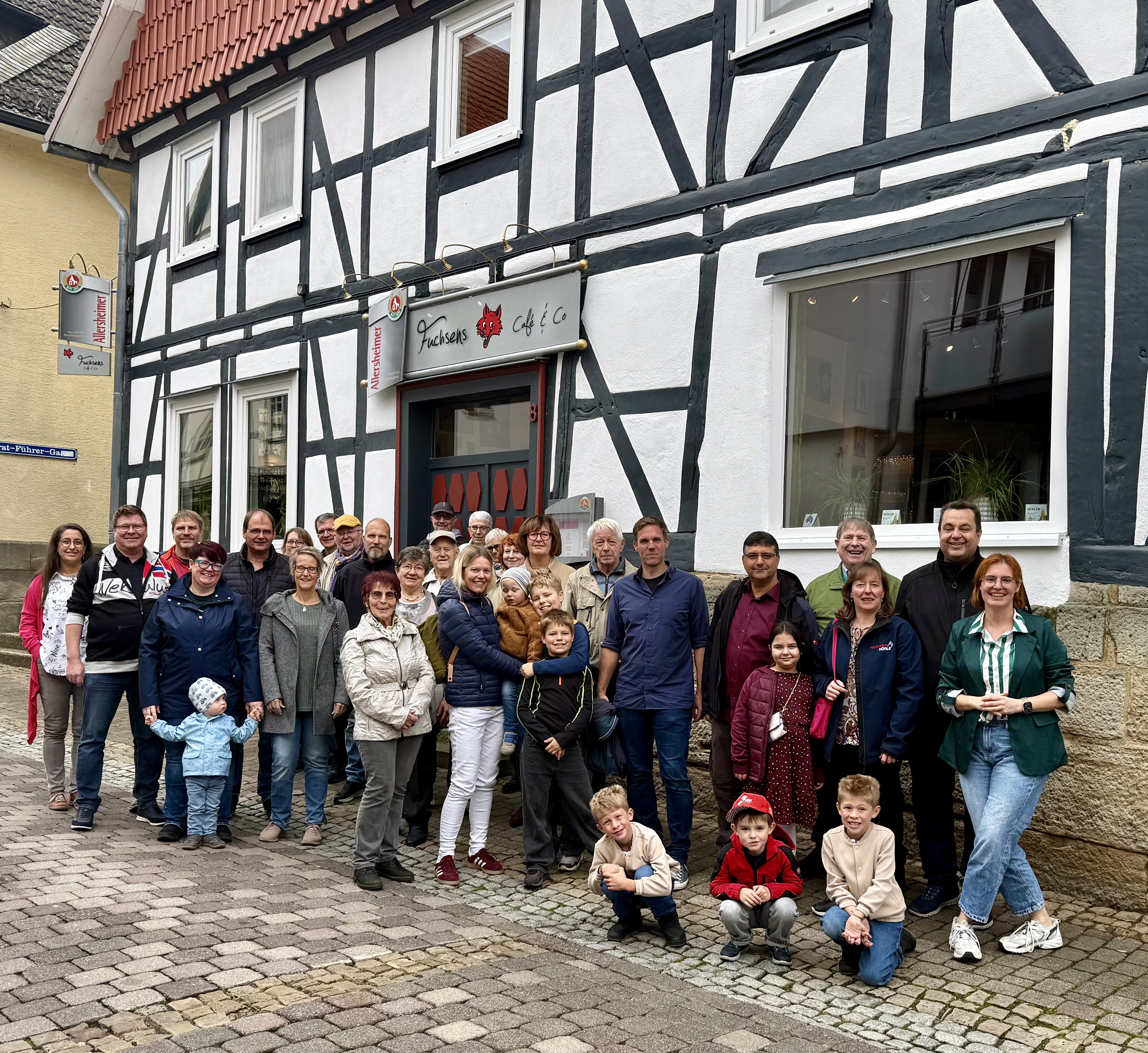 Wolfhagens Erste Stadtr�tin Denise Schwarz (r.) freute sich sehr �ber den Besuch der CDU Volkmarsen unter Leitung ihres Parteifreundes Thomas Viesehon (2.v.r.).