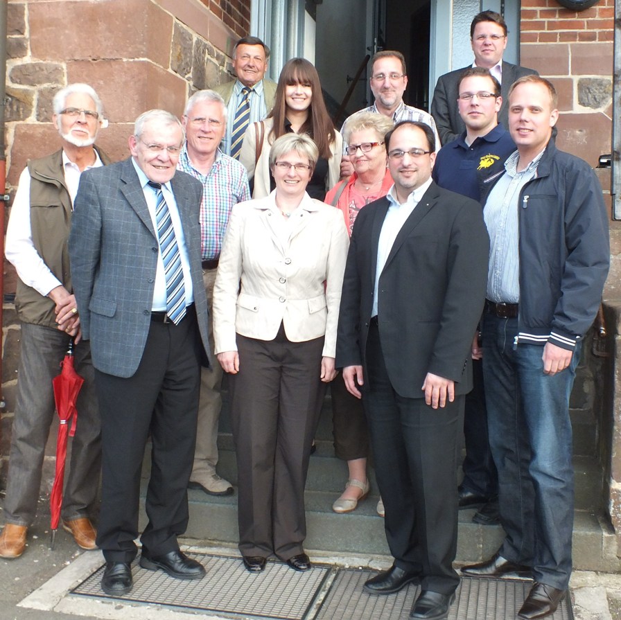 Die Besuchergruppe der CDU Frankenberg mit Schulleiter Winfried Deichsel und der Landtagsabgeordneten Claudia Ravensburg