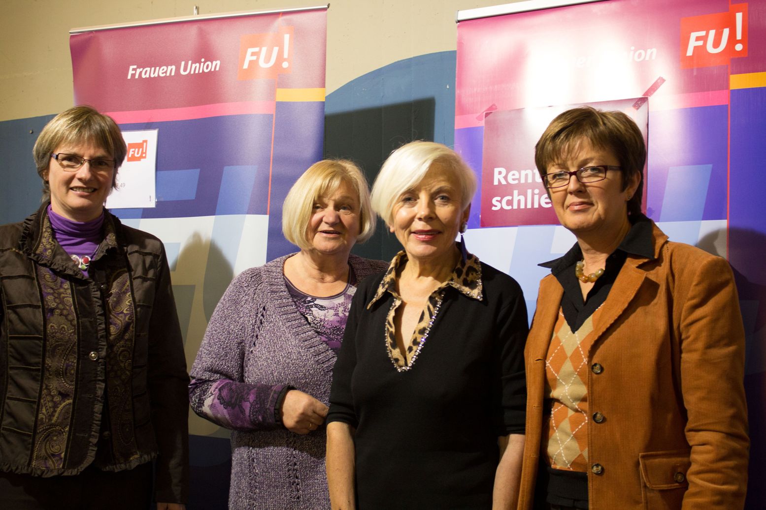 von Links Claudia Ravensburg MdL, Barbara Gaizik Vorsitzende, Renate Faber und Johanna Köthke stellv. Vorsitzende